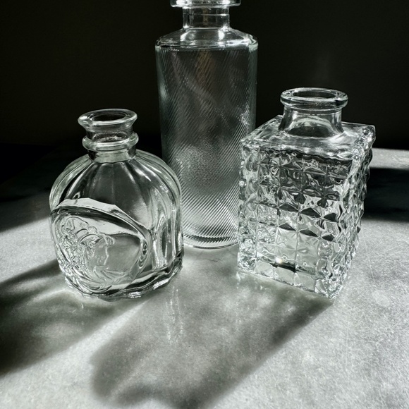 Gorgeous Set 3 Vintage Style Boho Clear Glass Bud Vases Cameo Decor Cut Embossed - Picture 5 of 11